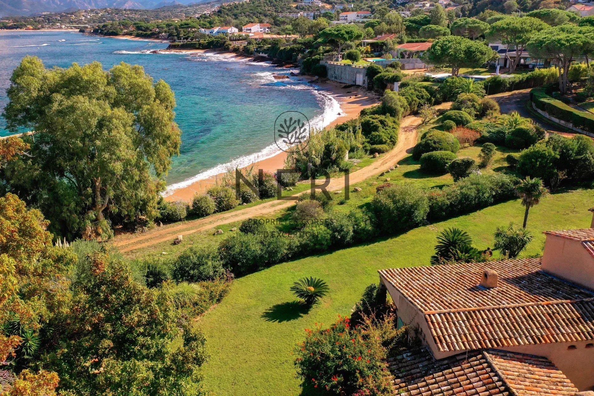 Villa LUNA - 5 chambres, les pieds dans l'eau, accès plage à pied