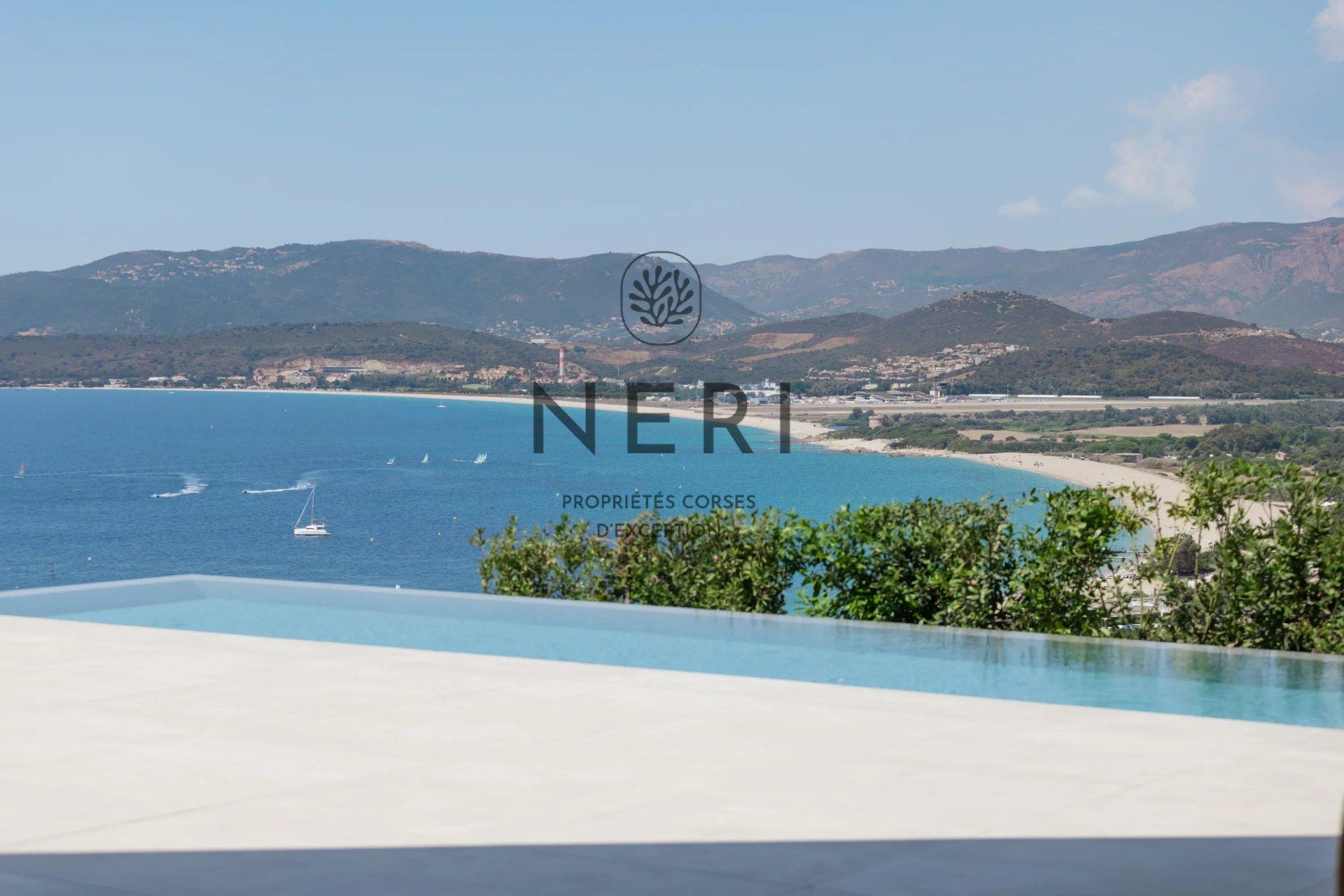 Villa d’architecte avec vue immersive sur la mer
