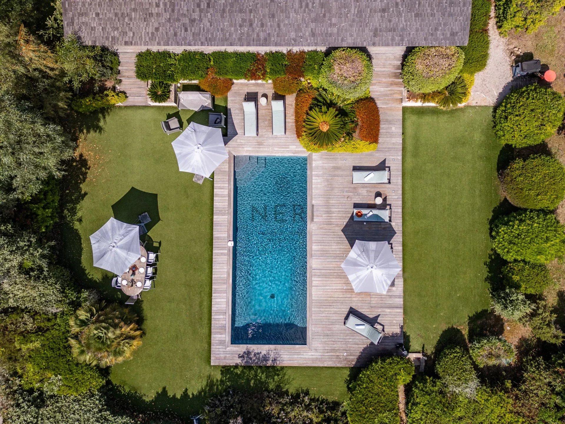 Villa GIRELLES- pieds dans l'eau, piscine, vue mer, 7 chambres