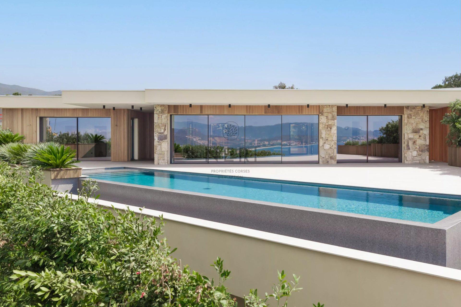 Villa d’architecte avec vue immersive sur la mer