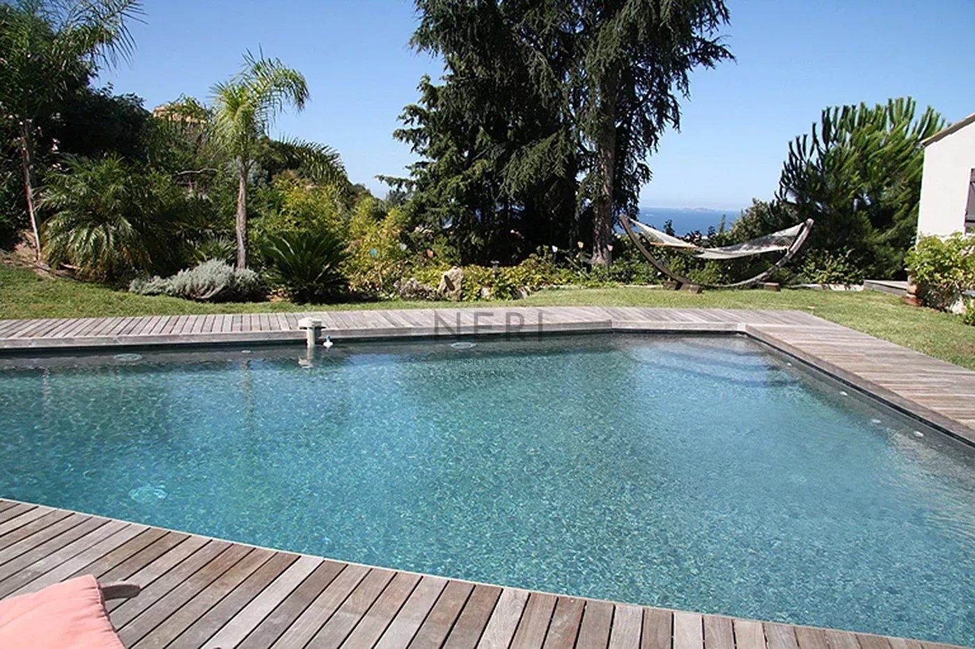 Villa ALZONE -Villa de 6 chambres, avec une piscine et une vue mer dans un endroit calme