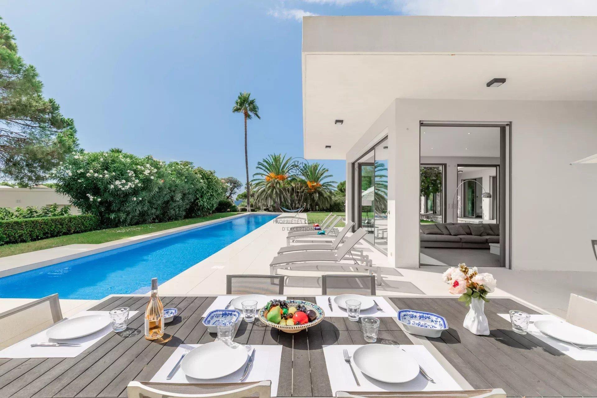Villa CALIFORNIA-  Villa californienne de 270 m² avec 6 chambres, piscine et plage à pied