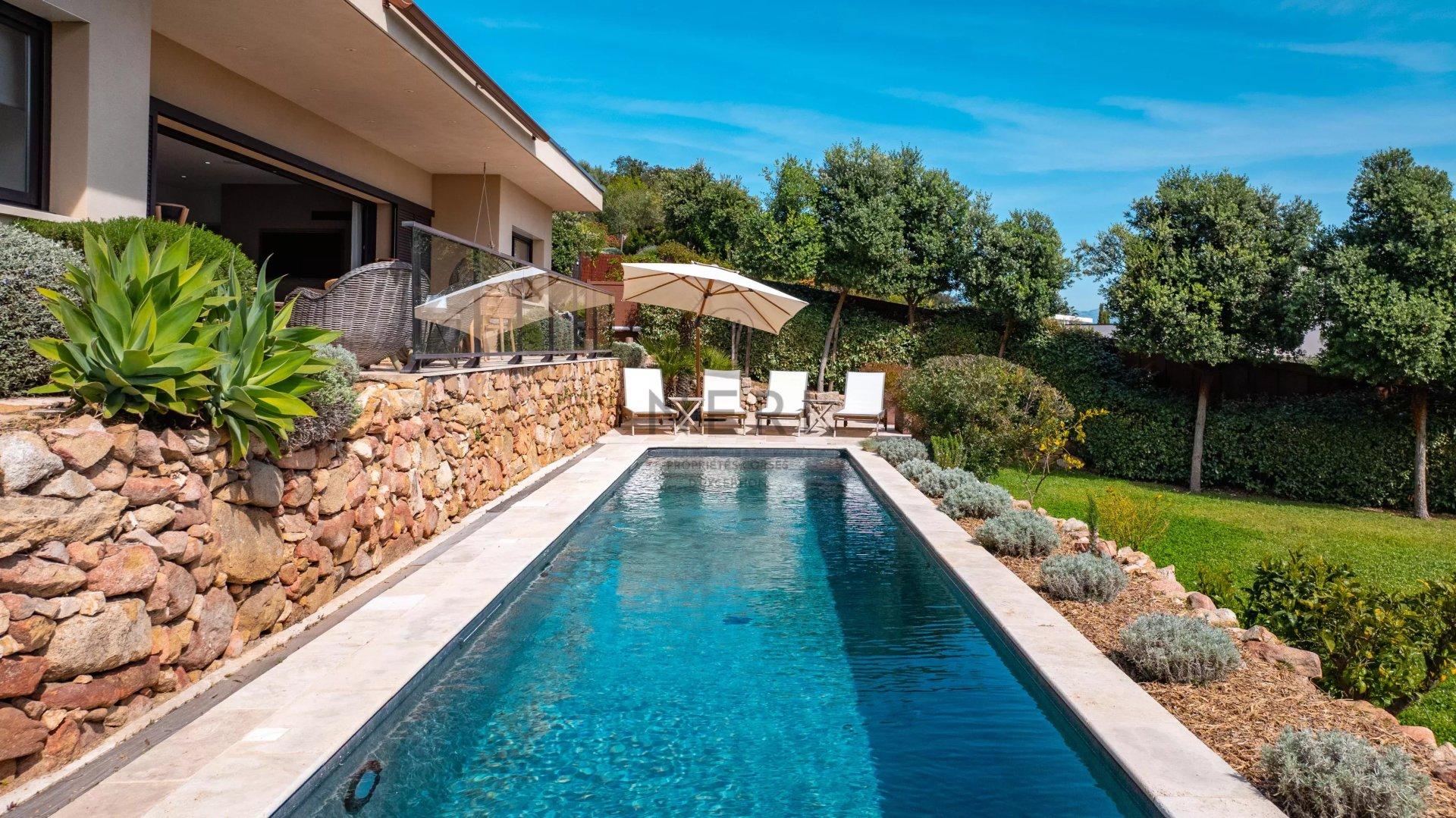 Villa contemporaine sur les hauteurs d'Ajaccio