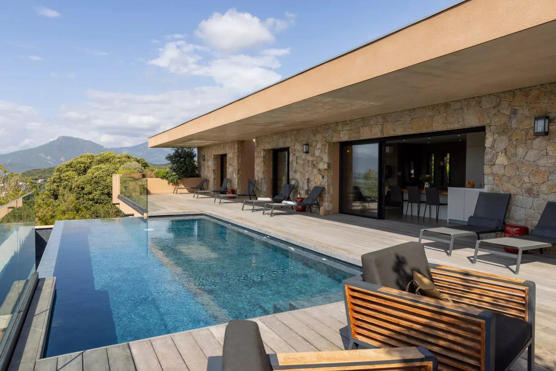 Villa BELLA- 4 chambres, piscine chauffée, vue mer panoramique