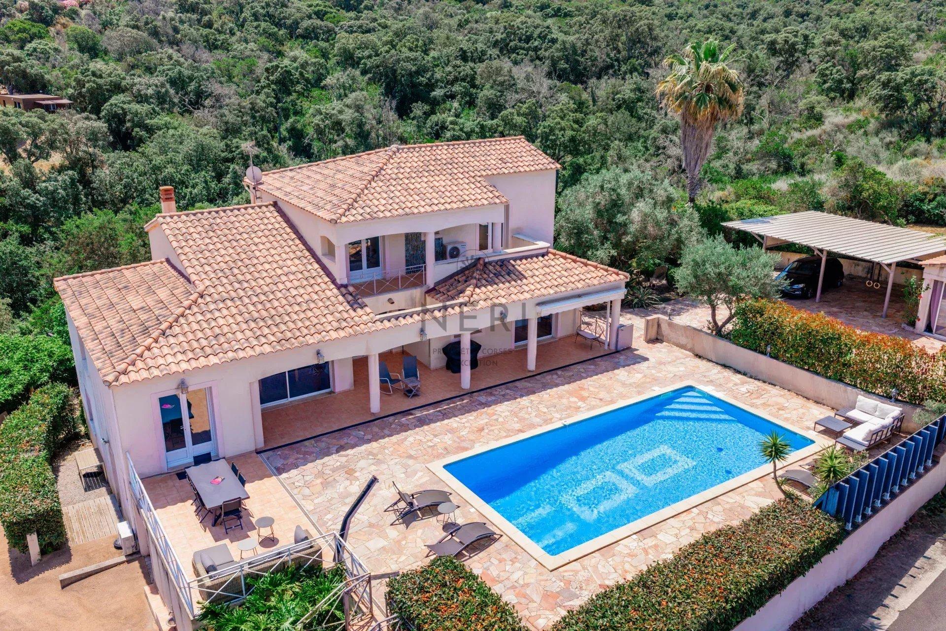 Villa avec Piscine, Logements Indépendants et Jacuzzi